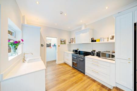 6 Leighton Road 13.jpg