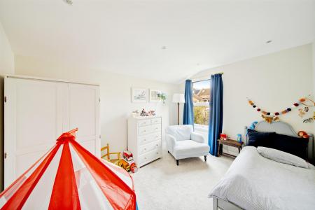 6 Leighton Road 24.jpg