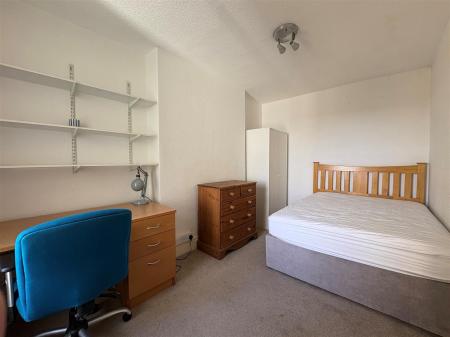 Bed2.jpg