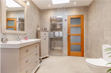 Bathroom-3.jpg