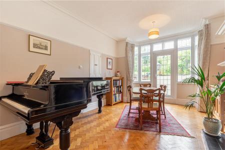 Sitting-room-1.jpg