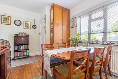 Dinign-room-2.jpg
