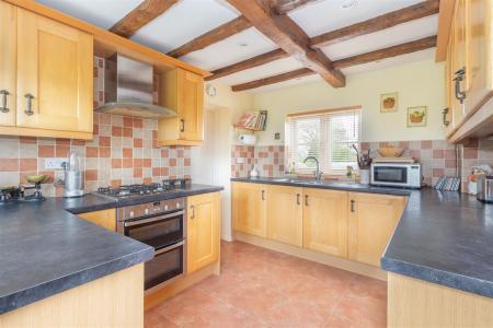 kitchen1-2.jpg