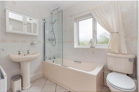 Bathrom-1.jpg