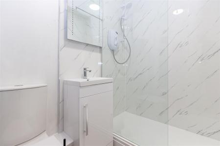 Otter-Bathroom2-.jpg