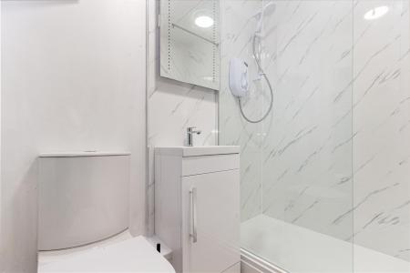 Otter-bathroom-1.jpg