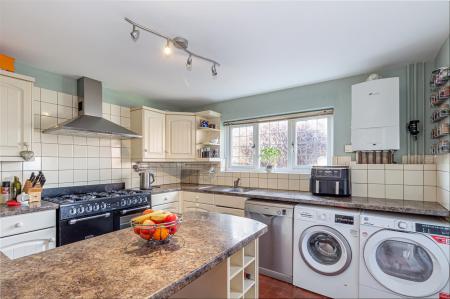 _Kitchen-5.jpg