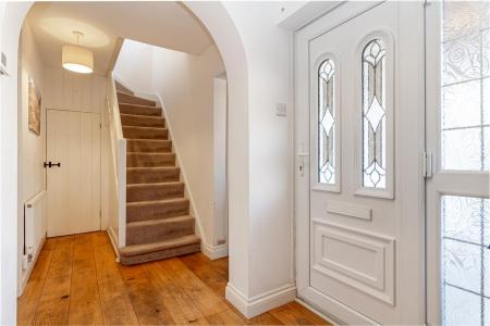 Hallway-1.jpg