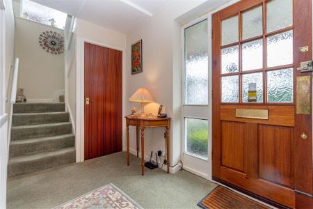 Hallway-1.jpg