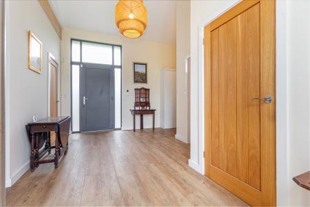 Hallway-1.jpg