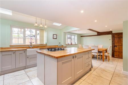 Kitchen-4.jpg