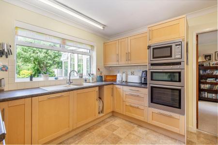 Kitchen-5.jpg
