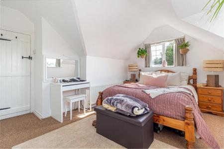 bedroom-1-3.jpg
