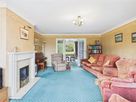 CAM02935G0-PR0127-STILL004.jpg