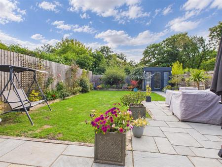 4larkhill-gardenedit2.png