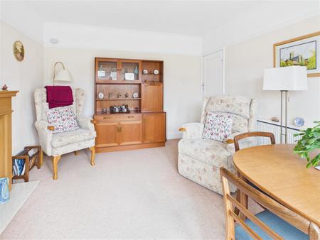 CAM02935G0-PR0138-STILL014.jpg