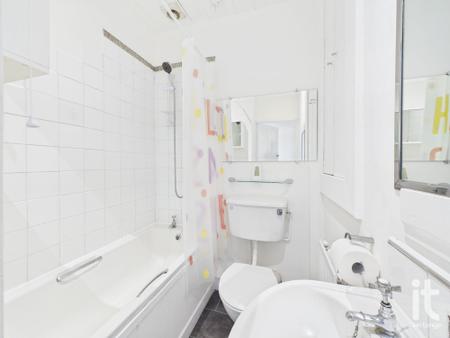 Photograph 11