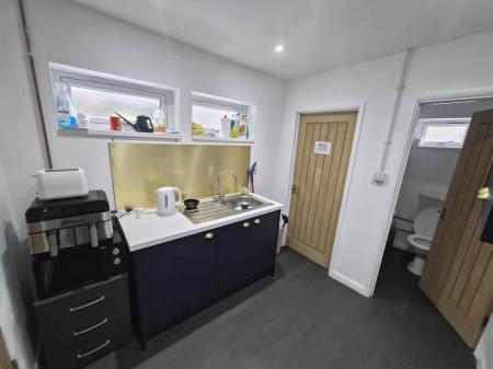 Whitting way small office (1)