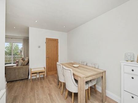 08_Dining_Room_Garden_View