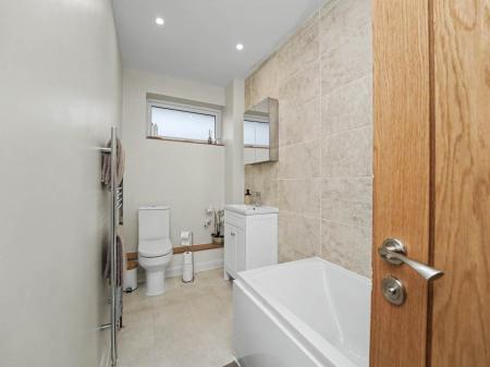 13_Family_Bathroom