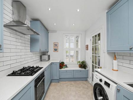 12_Kitchen_Towards_Garden