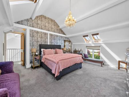16 - Principal Bedroom