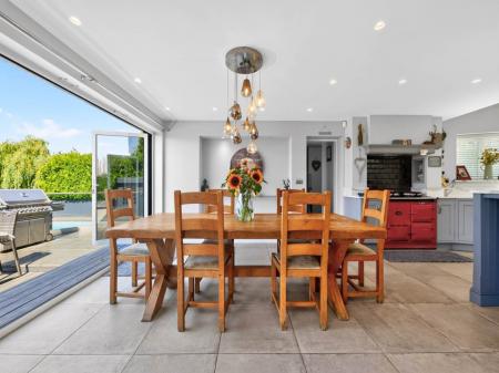 10 - Dining Area