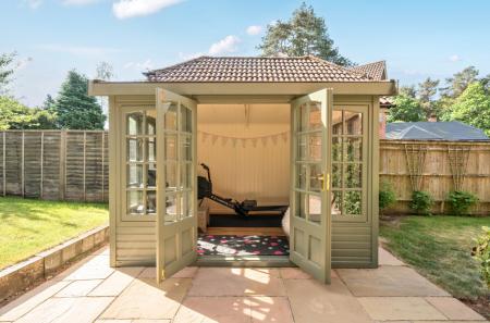 1295334-6-682ced8...