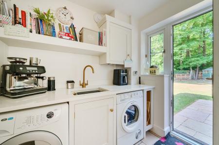 1295334-32-682cee...