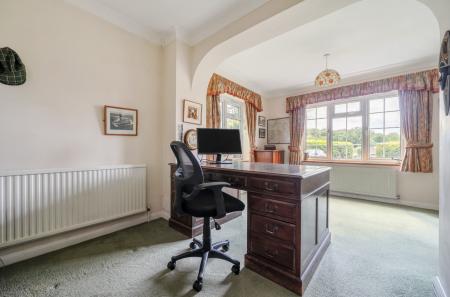 1298614-8-68307d2...