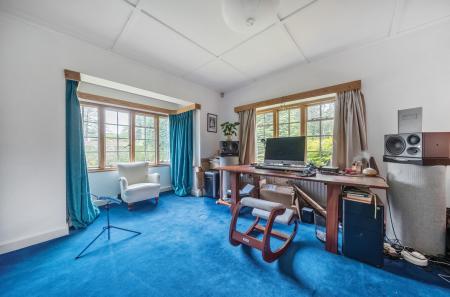 1298008-38-682e31...