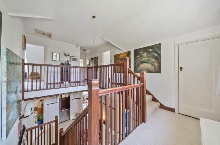 1298008-4-682e312...