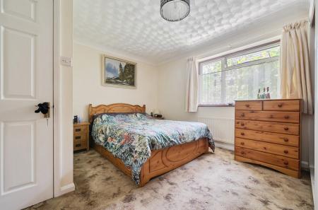 1300549-4-6837145...