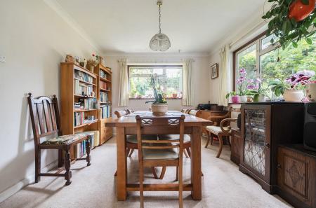 1300549-19-683709...