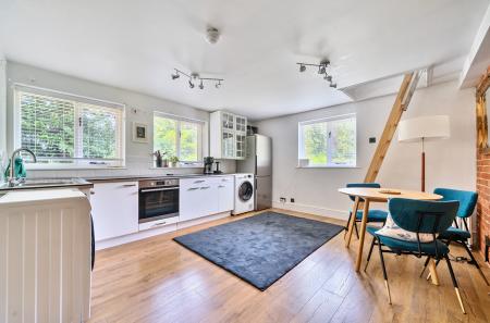 1306748-9-6842c4c...