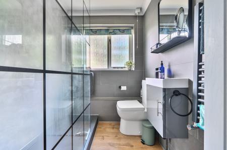 1306748-10-6842c6...