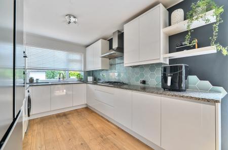 1315534-12-685e94...