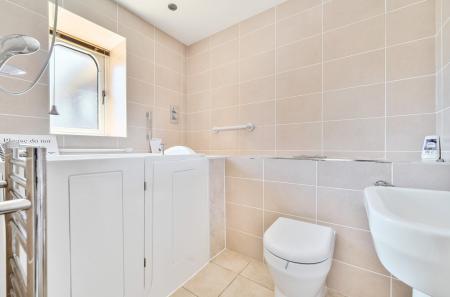 1321749-6-686e45a...