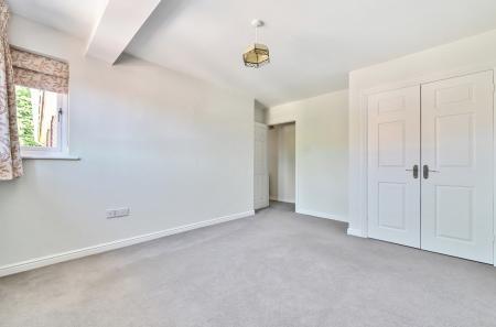 1321749-3-686e457...