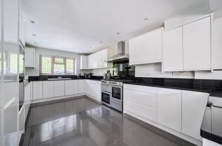 1300097-8-686beac...