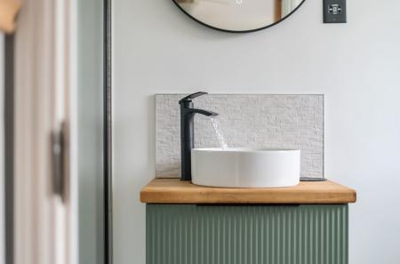 1327063-11-687fce...