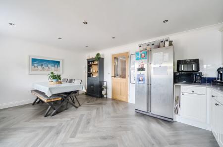 1327063-18-687fce...