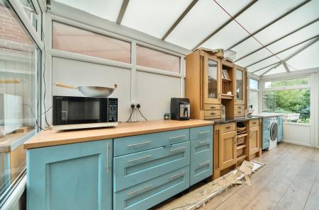 1328576-18-688370...