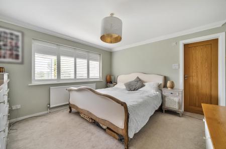 1328576-16-688370...