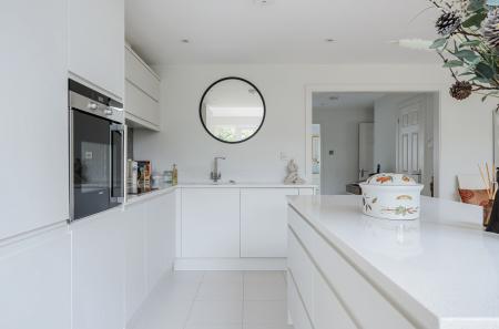 1331143-16-6888e8...