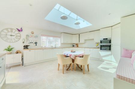 1335299-10-6894fb...