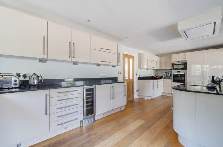 1336934-27-689b57...