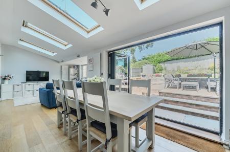 1336934-24-689b56...