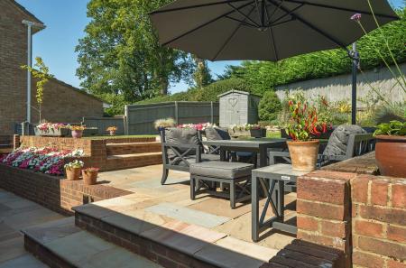 1336934-5-689b526...