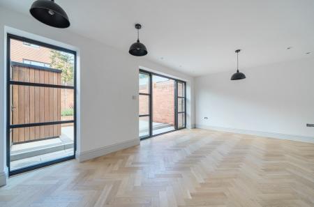 1339575-7-689ddee...